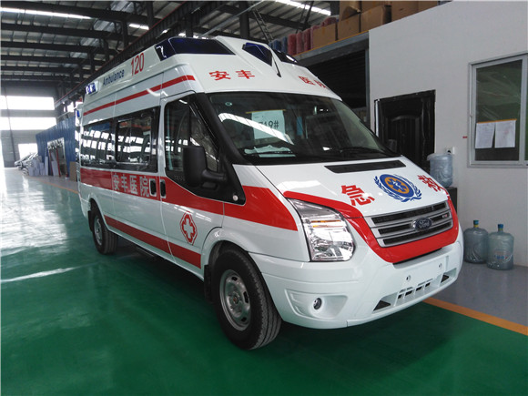 福特全順V348救護(hù)車.jpg