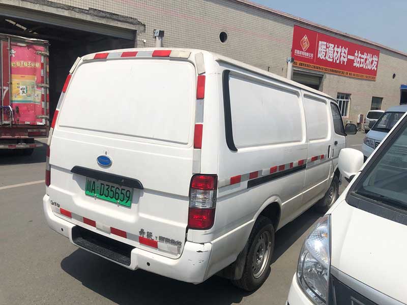 成都新能源純電動(dòng)封閉式貨車.jpg