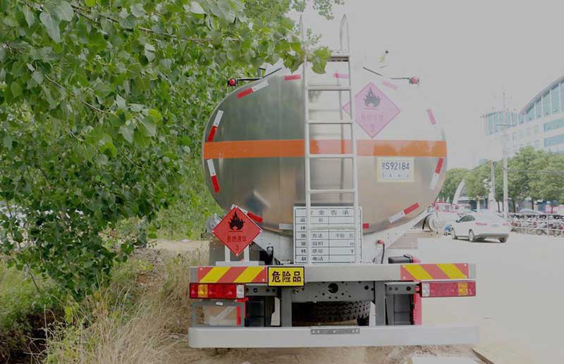 重汽20噸鋁合金油罐車.jpg