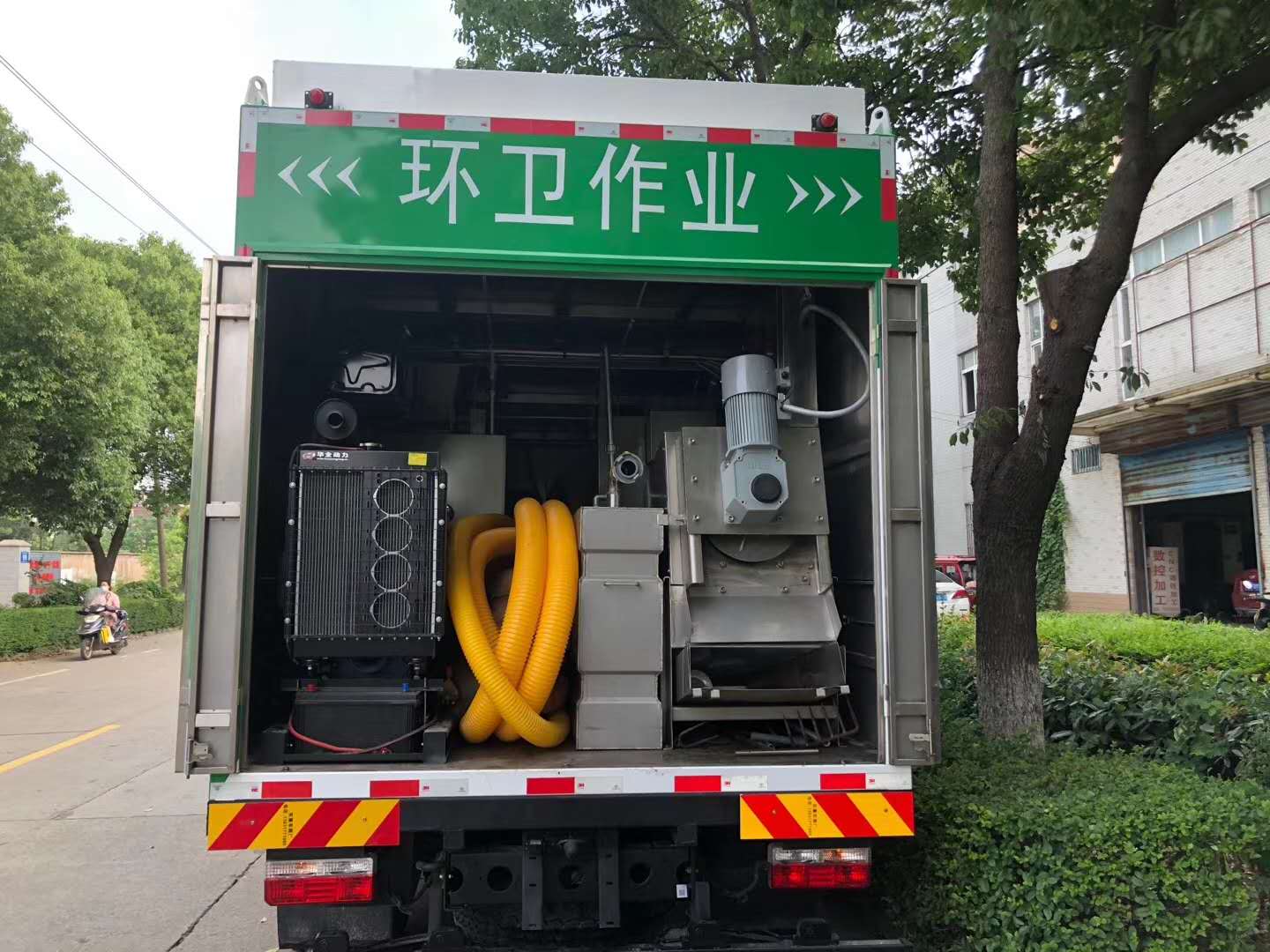 污水處理凈化車(chē) 糞便干濕分離車(chē) 吸污凈化車(chē)