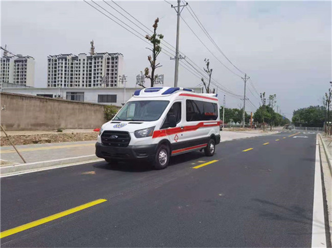 國六福特越野四驅(qū)救護車