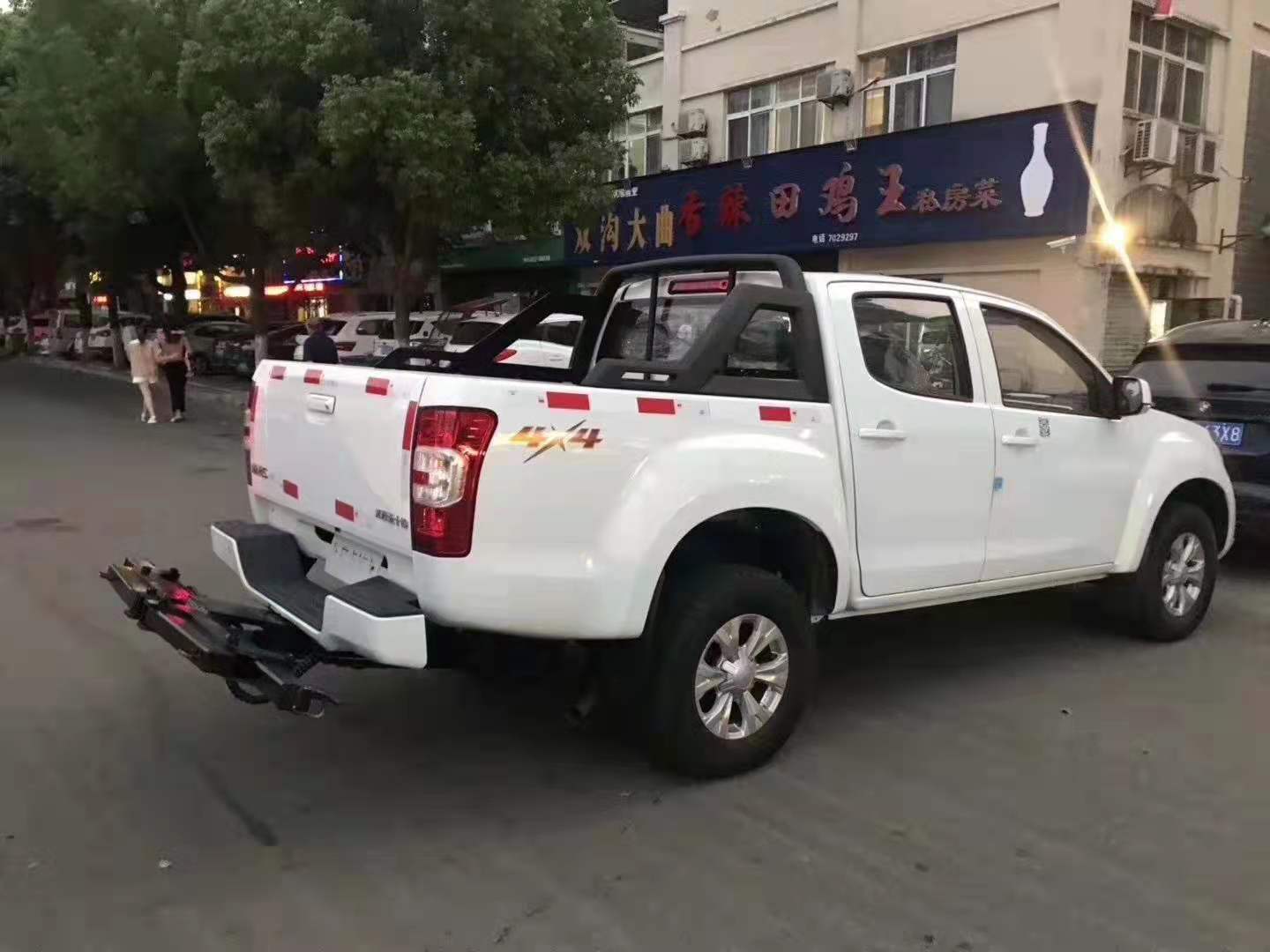 地庫(kù)皮卡清障拖車.jpg