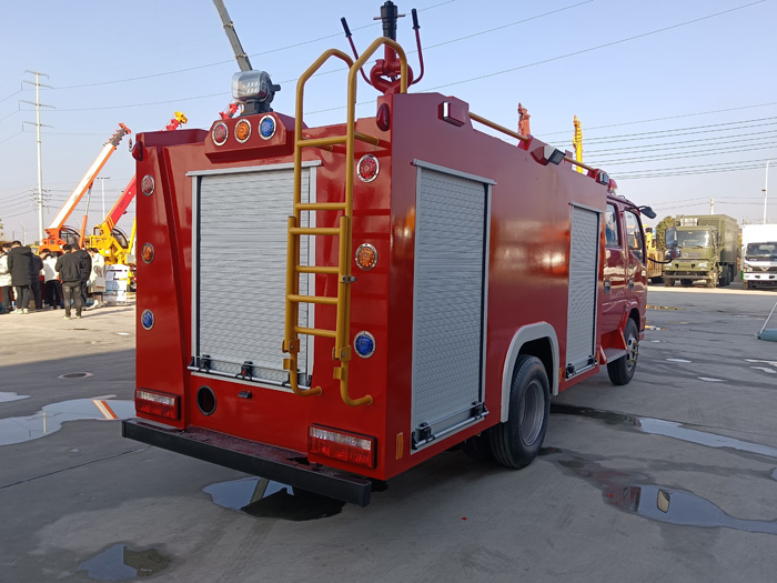 5噸消防灑水車_消防車價格_2.5噸化工園區(qū)消防車_江鈴水罐泡沫消防車報價，質(zhì)量好