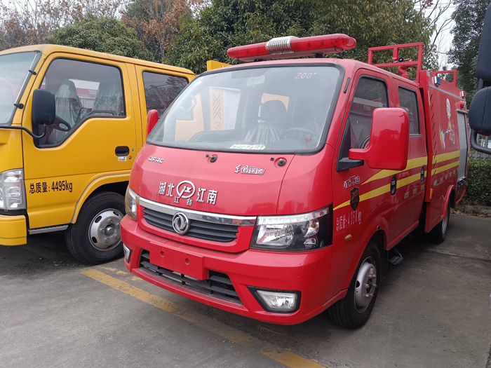 5噸消防灑水車_四驅(qū)越野消防車_3.5噸村鎮(zhèn)消防車_江鈴水罐泡沫消防車報(bào)價(jià)，質(zhì)量好