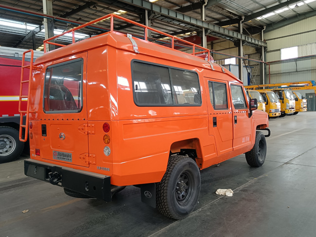 森林消防巡邏車_湖北湖南_5座消防指揮車_四驅(qū)8座勇士運兵車_質(zhì)量好價格優(yōu)