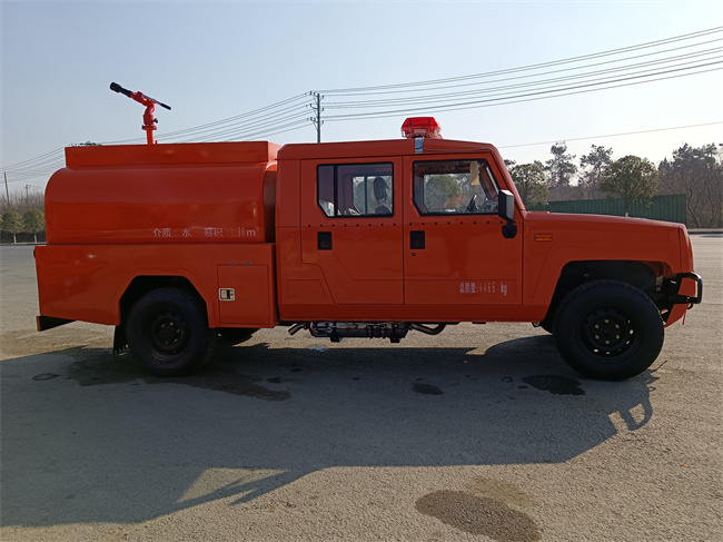 越野通信指揮車_2噸四驅(qū)供水消防車_廣西海南_四驅(qū)越野指揮車森林越野四驅(qū)消防車供水車