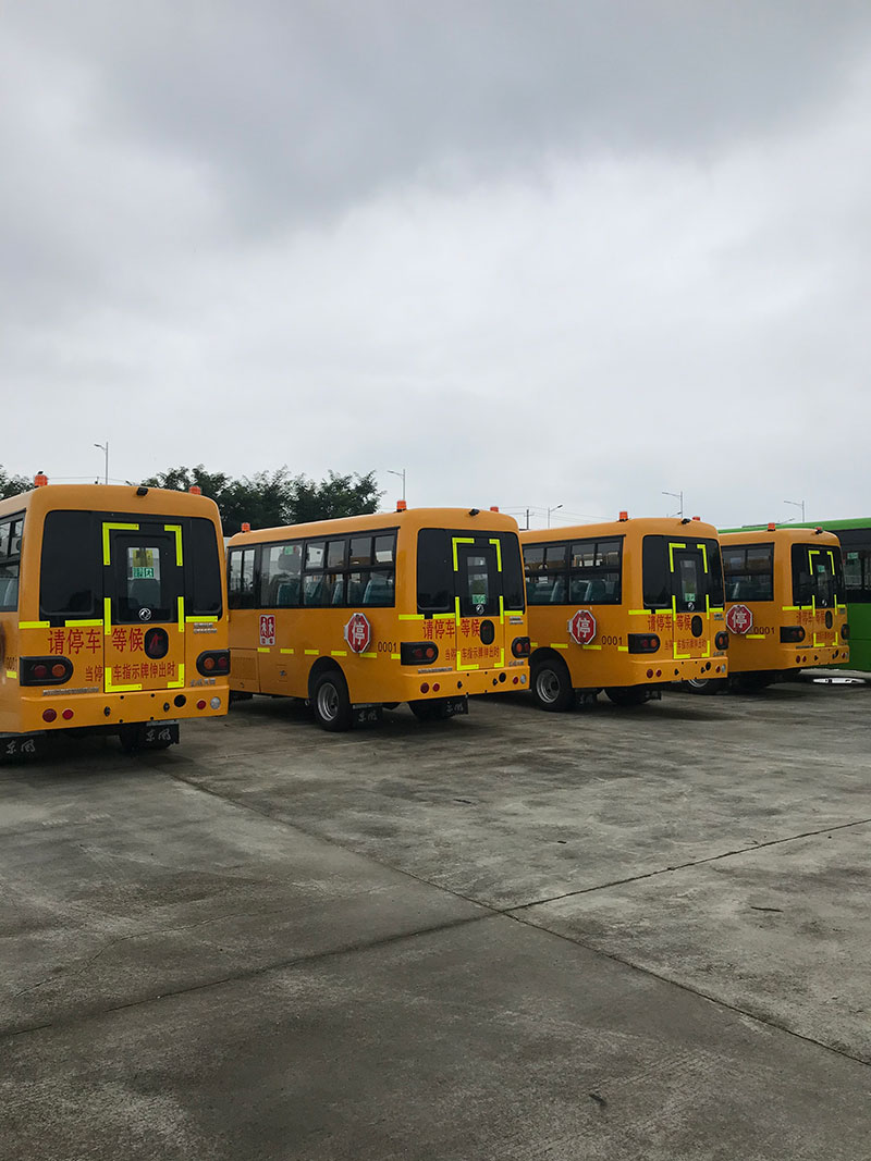 玉樹(shù)42座幼兒校車 東風(fēng)校車 二手校車 校車玻璃 19座校車 校車分期廠家