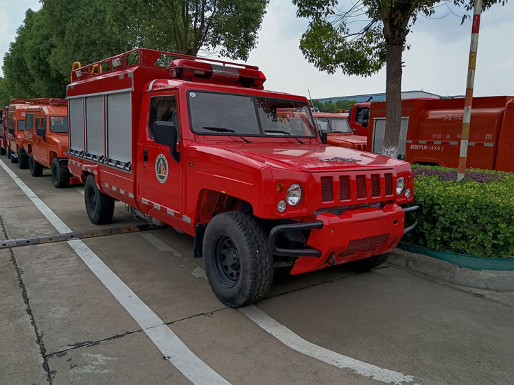 四驅(qū)器材消防無人機信息處理車_山東湖北 2噸小型消防車_應(yīng)急滅火救援車