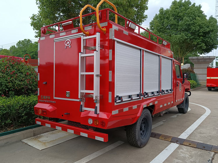 四驅(qū)小型消防器材車(chē)_廣西重慶 小型巡邏車(chē)_城市鄉(xiāng)鎮(zhèn)民用水罐救援滅火車(chē)