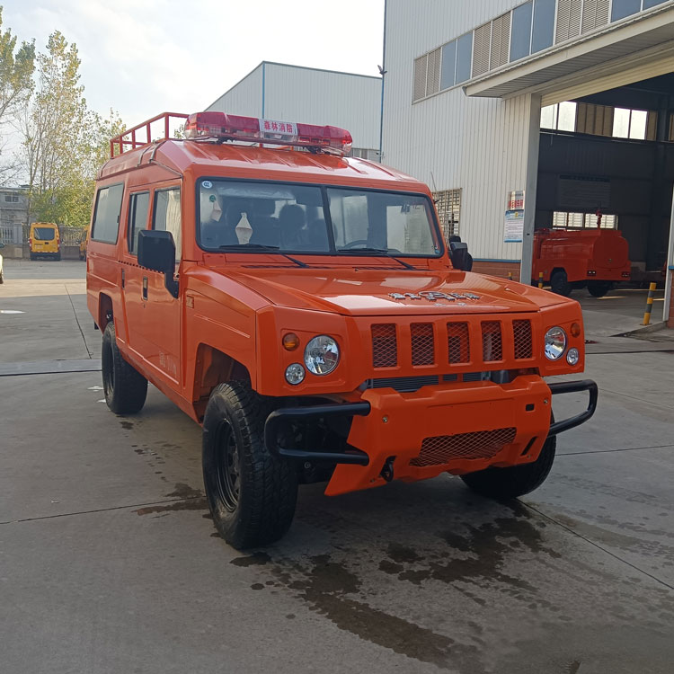 四驅(qū)小型消防器材車_廣西重慶 小區(qū)四輪消防灑水車_多功能水罐滅火車