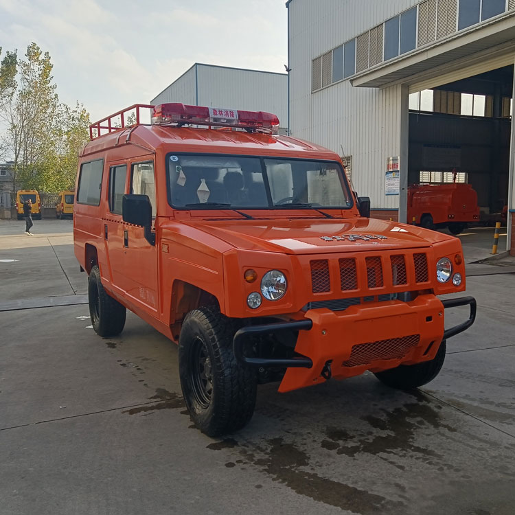 北汽四驅(qū)越野吉普消防裝備車_湖南廣東 城鎮(zhèn)救援多功能滅火車_高空噴水救援車