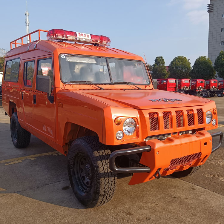 小型電動(dòng)器材消防車_北京天津 城鎮(zhèn)救援多功能滅火車_高空噴水救援車