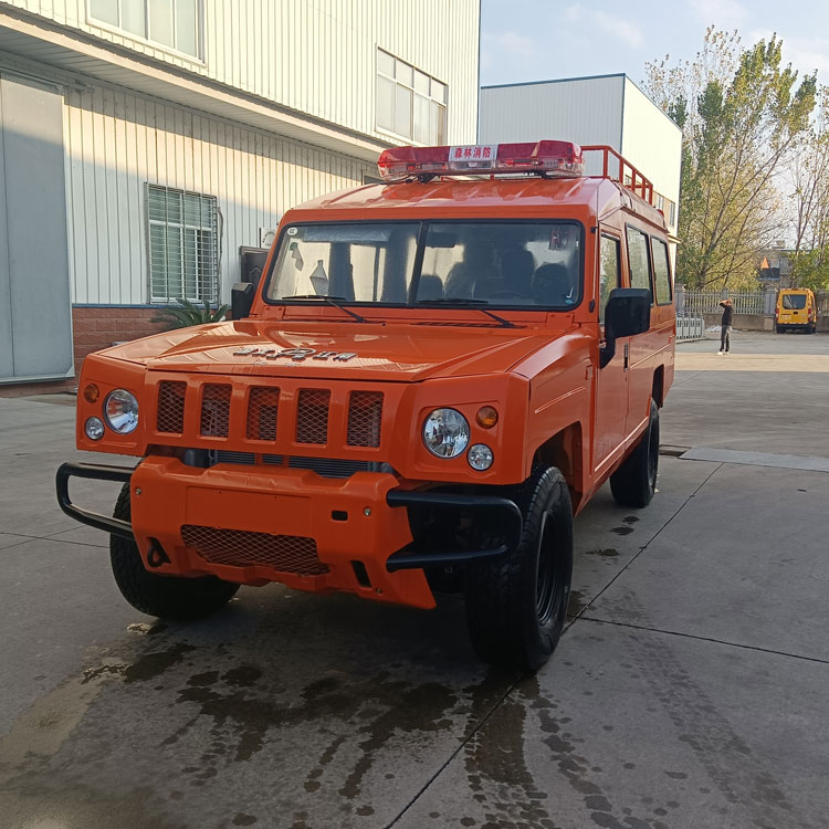 小型電動(dòng)器材消防車_北京天津 城鎮(zhèn)救援多功能滅火車_高空噴水救援車