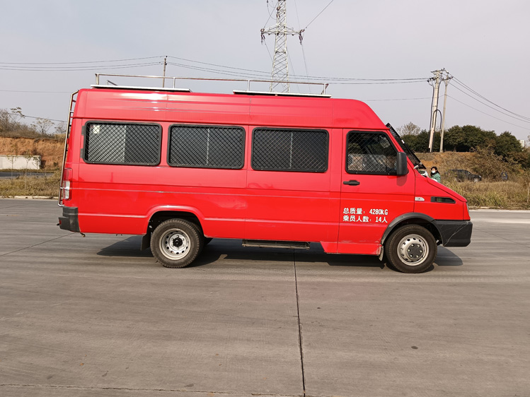 小型電動(dòng)器材消防車_北京天津 城鎮(zhèn)救援多功能滅火車_高空噴水救援車