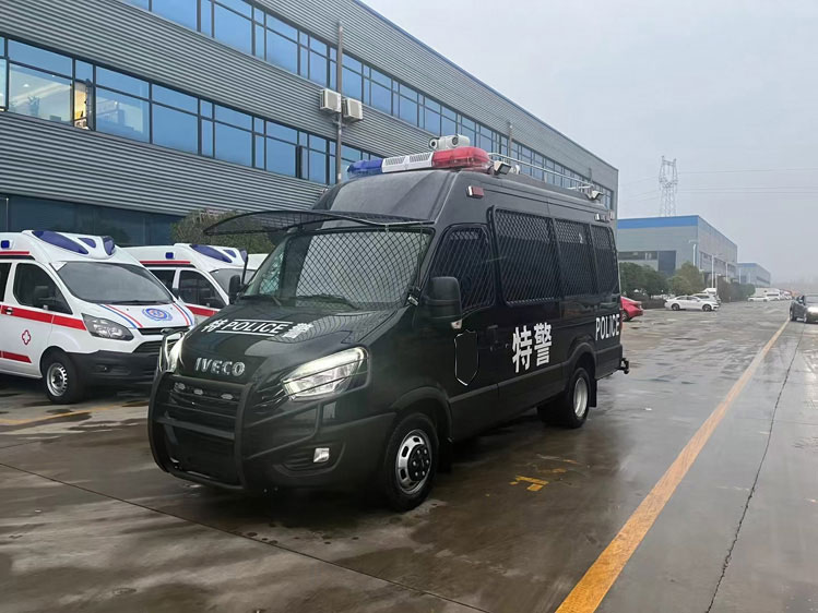 四驅(qū)器材消防無人機信息處理車_山東湖北 2噸小型消防車_應(yīng)急滅火救援車