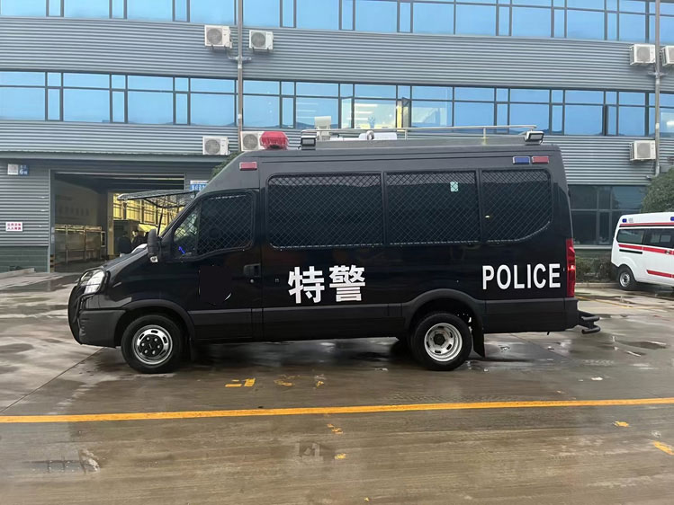 四驅(qū)器材消防森林消防器材車_貴州云南 小區(qū)四輪消防灑水車_多功能水罐滅火車