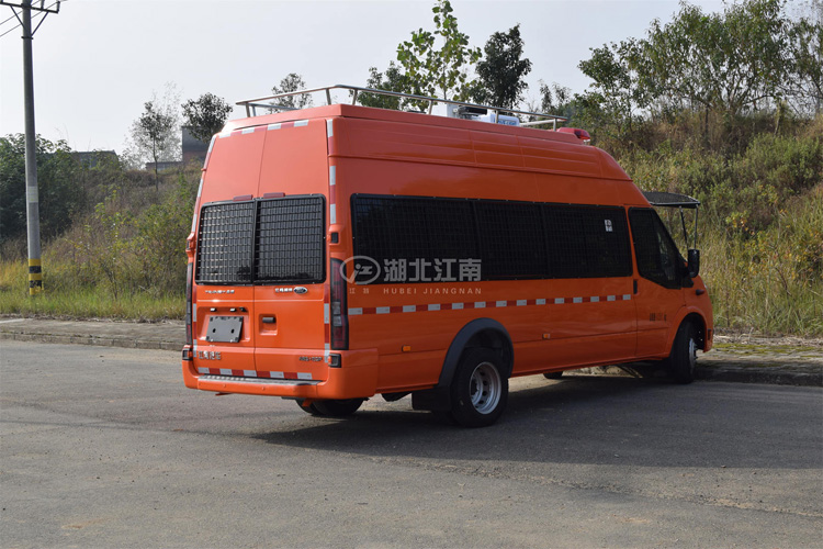 四驅(qū)器材消防無人機(jī)信息處理車_山東湖北 小型巡邏車_城市鄉(xiāng)鎮(zhèn)民用水罐救援滅火車