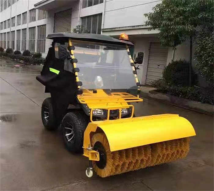 皮卡鏟雪車_藍(lán)牌自卸車安裝雪滾刷 城市道路路面除雪車直銷分期