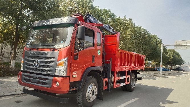 大運(yùn)抓斗式垃圾車隨車吊抓木機(jī)格雷普折臂抓木頭貨箱帶自卸四驅(qū)抓斗垃圾車