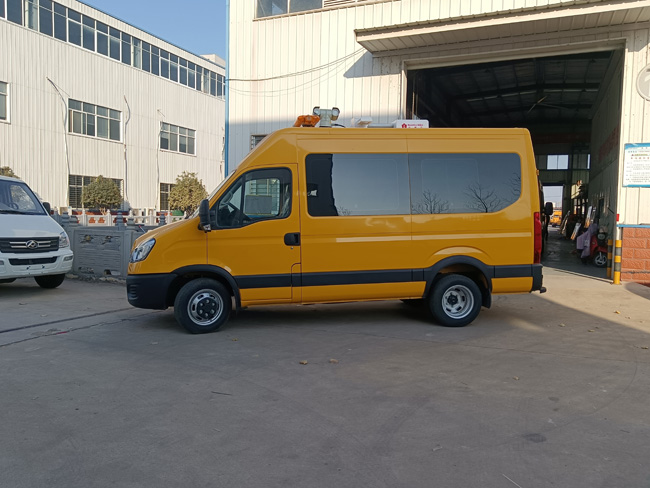 福特新全順V362救險(xiǎn)車_5-7人座氣防救險(xiǎn)車_礦山救援氣防車 山東化工園區(qū)氣防車 江鈴氣防應(yīng)急救援車_燃?xì)饩入U(xiǎn)車_電訊線路搶修氣防車