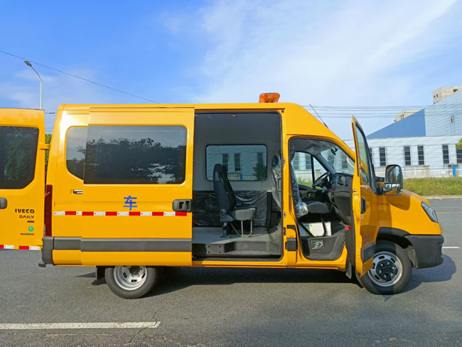 依維柯藍(lán)牌救險(xiǎn)車_移動(dòng)電源車氣防車_國六氣防車 山東化工園區(qū)氣防車 福特V348應(yīng)急救援氣防車_應(yīng)急氣防救援車_供電線路搶修氣防車