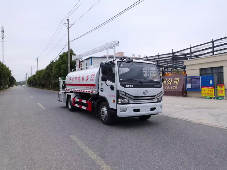 東風(fēng)D9煤碳降塵車_火車皮煤炭抑塵劑封層車鐵路運(yùn)煤降塵噴霧車_5方鐵路抑塵車_降塵灑水車便宜_東風(fēng)D9煤炭降霾車_10方煤炭揚(yáng)塵噴霧車廠家直銷