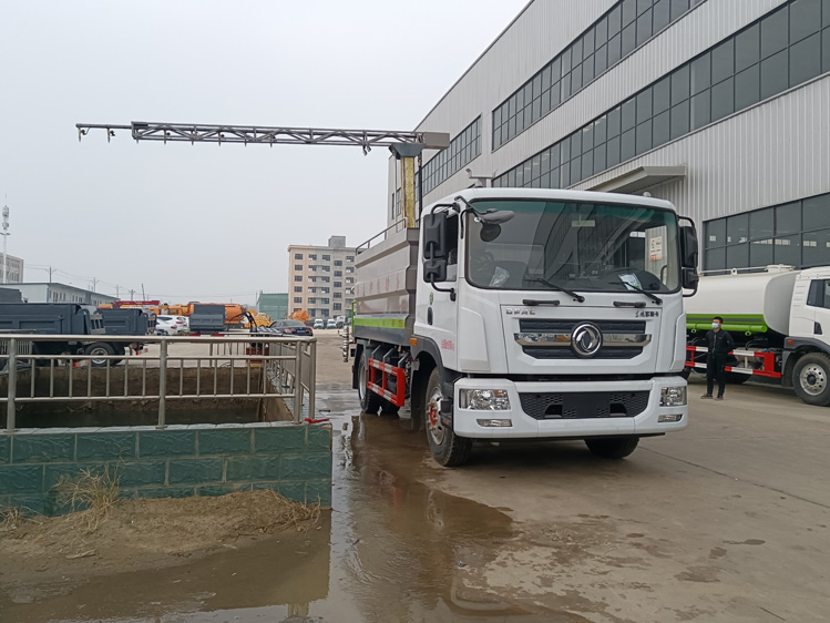 東風多利卡D9鐵路抑塵車_噴淋消毒車15方鐵路抑塵車_火車皮抑塵劑噴灑車廠家批發(fā)價_東風D9鐵路抑塵車_15噸霧化抑塵車