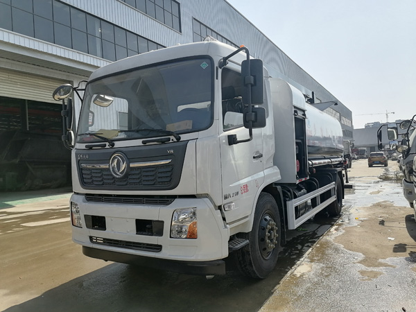 東風5噸鐵路抑塵車_伸縮臂降塵車火車皮固化降塵車_國六5方藍牌抑塵車價格實惠_二節(jié)噴桿式多功能抑塵車_駕駛室360度全景噴灑車