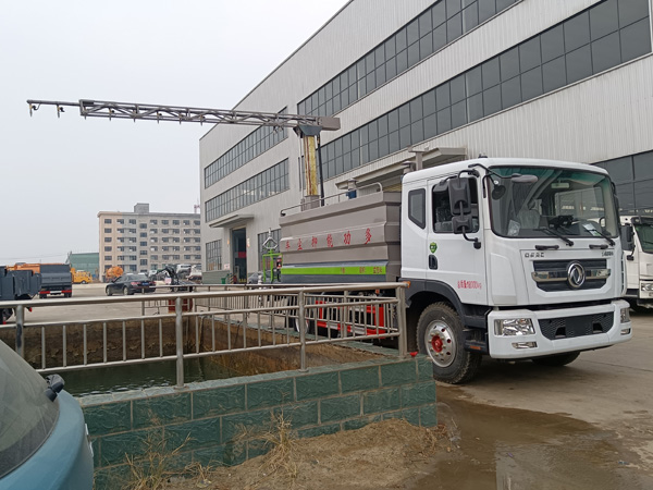 東風天錦抑塵噴桿鐵路抑塵車_30米噴射高炮15噸方罐鐵路抑塵車_鐵路噴霧抑塵車多少錢_煤炭運輸抑塵車