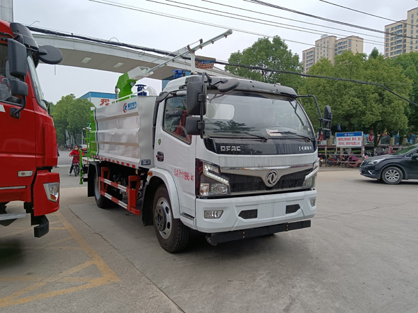 東風(fēng)D9-12噸鐵路抑塵車_煤礦貨場(chǎng)壓制降塵大型鐵路抑塵車_礦區(qū)抑塵降塵車_5噸鐵路抑塵車價(jià)格好_15噸多功能噴灑車