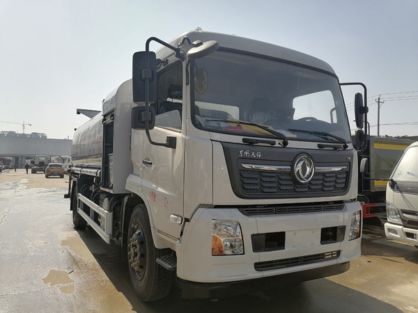 東風5噸鐵路抑塵車_伸縮臂降塵車火車皮固化降塵車_國六5方藍牌抑塵車價格實惠_二節(jié)噴桿式多功能抑塵車_駕駛室360度全景噴灑車