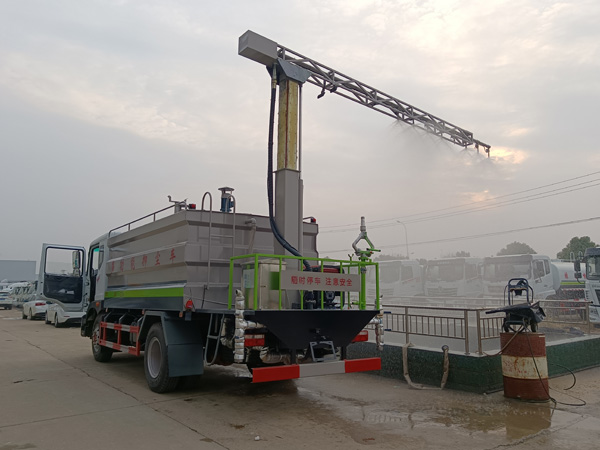 5噸火車皮抑塵劑噴灑車_鐵路工地抑塵車15噸鐵路抑塵車_鐵路煤炭運(yùn)輸降塵車價(jià)格便宜_鐵路礦場(chǎng)抑塵車_火車煤炭抑塵劑噴灑車