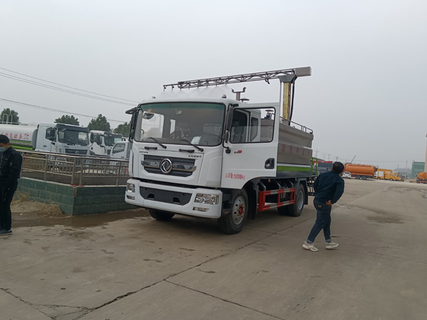 東風天錦抑塵噴桿鐵路抑塵車_30米噴射高炮15方鐵路抑塵車_自動感應噴淋系統(tǒng)抑塵車價格好_東風D9多功能鐵路抑塵車_鐵路抑塵噴灑車