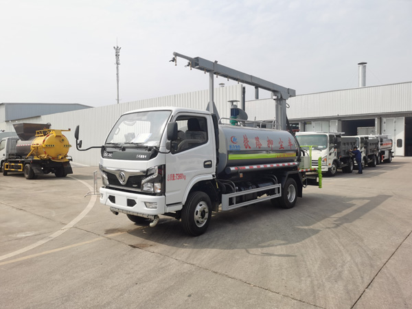 東風(fēng)多利卡D9鐵路抑塵車_噴淋消毒車東風(fēng)D9噴霧壓塵車_10方煤炭揚(yáng)塵噴霧車多少錢_15方鐵路抑塵車_煤炭固化封層噴灑車