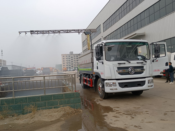 東風多利卡5方鐵路抑塵車_鐵路煤炭抑塵車鐵路煤場抑塵灑水車_10-15方煤炭固化封層車價格便宜_自動噴灑車_多功能固化劑噴灑車