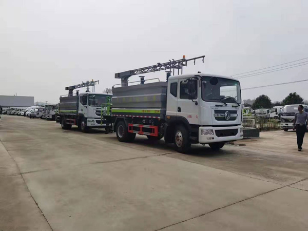 東風(fēng)天錦多功能鐵路抑塵車_鐵道煤炭抑塵劑噴灑車鐵路煤場抑塵灑水車_10-15方煤炭固化封層車價格便宜_自動噴灑車_多功能固化劑噴灑車