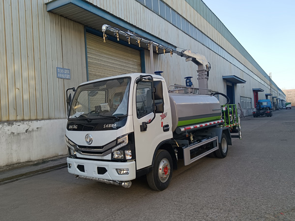 東風(fēng)D9煤碳降塵車_火車皮煤炭抑塵劑封層車鐵路運(yùn)煤降塵噴霧車_5方鐵路抑塵車_降塵灑水車便宜_東風(fēng)D9煤炭降霾車_10方煤炭揚(yáng)塵噴霧車廠家直銷