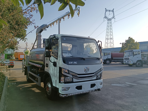 東風D9煤碳降塵車_火車皮煤炭抑塵劑封層車東風國六鐵路抑塵車_全自動霧炮車質(zhì)量好_煤炭車皮封層車_15噸煤炭降塵車