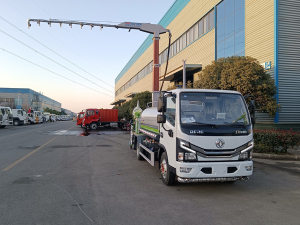 東風(fēng)多利卡D9鐵路抑塵車_噴淋消毒車國(guó)六5噸鐵路抑塵車_消毒防疫灑水車功能全_煤場(chǎng)霧炮抑塵車_15噸噴桿折臂式降塵車