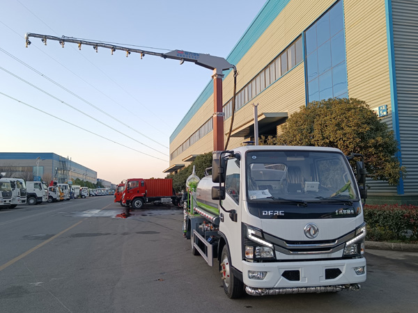 東風(fēng)多利卡5方鐵路抑塵車_鐵路煤炭抑塵車火車煤炭抑塵劑噴灑車_CL5186TDY6YC多功能抑塵車價格_5.3米旋轉(zhuǎn)噴桿式噴灑車_鉤擋自動感應(yīng)停噴封層