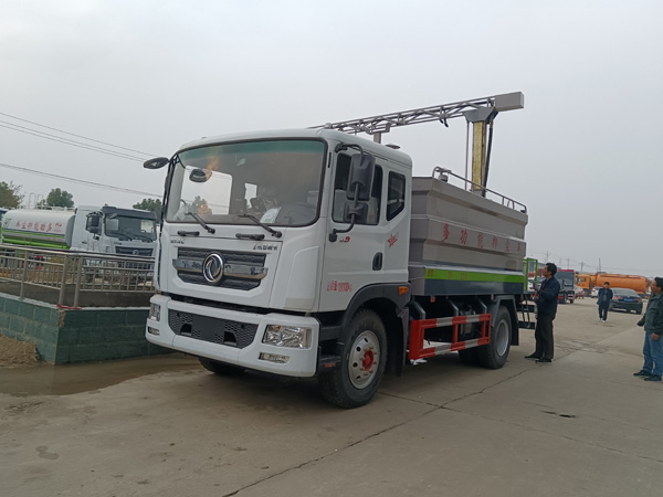 東風(fēng)多利卡5方鐵路抑塵車_鐵路煤炭抑塵車煤礦火車皮霧炮噴霧車_15噸固化劑噴灑車價(jià)格優(yōu)_鐵道煤炭抑塵劑噴灑車_煤礦霧炮噴霧車