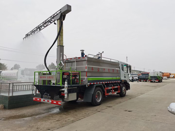 東風(fēng)5噸鐵路抑塵車_伸縮臂降塵車煤炭揚(yáng)塵噴霧車_12噸火車皮固化降塵車質(zhì)量好_多功能除塵降塵車_煤場抑塵車噴霧均勻