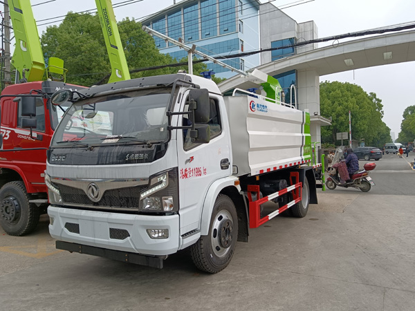 12方鐵路工地多功能抑塵車_鐵路裝卸煤炭防塵車多功能固化劑噴灑車_12方抑塵灑水車廠家直供_噴霧降塵車_15噸煤炭運輸抑塵車